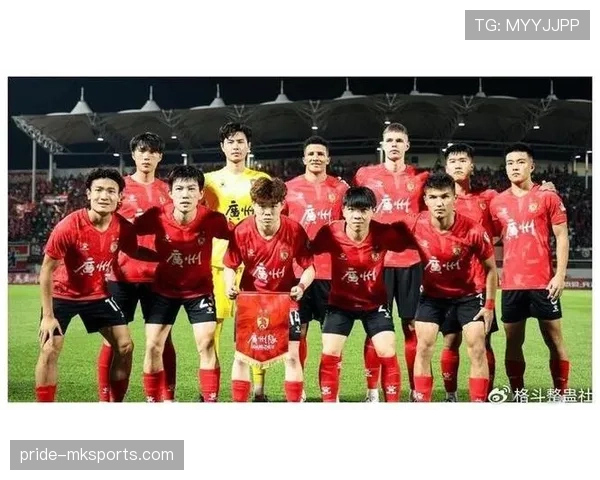 广州队主场迎战劲旅,天河体育场球迷热情助威球队状态回升 广州队主场迎战劲旅,天河体育场球迷热情助威球队状态回升