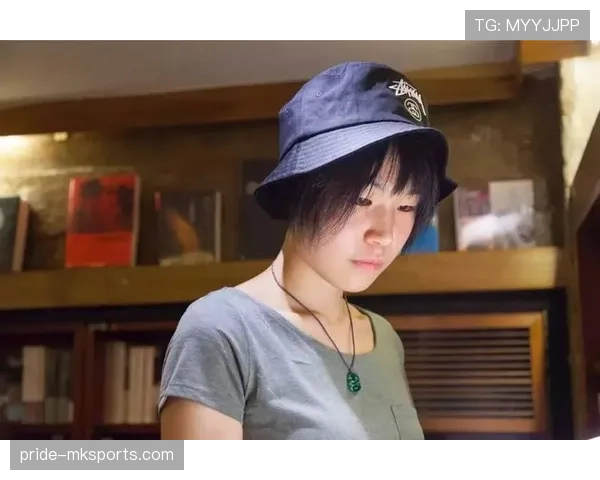 崔家溪比赛外面穿得像逛街，一进场又跟变了个人似的，正经到让人认不出来了