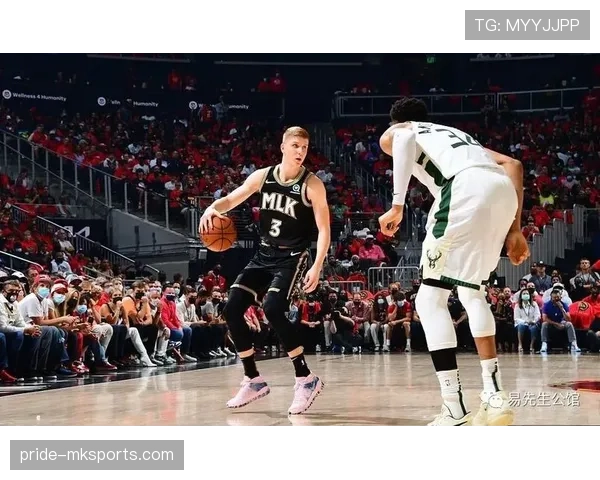 扬尼斯利用挡拆制造错位拉开防线 提升球队关键回合效率